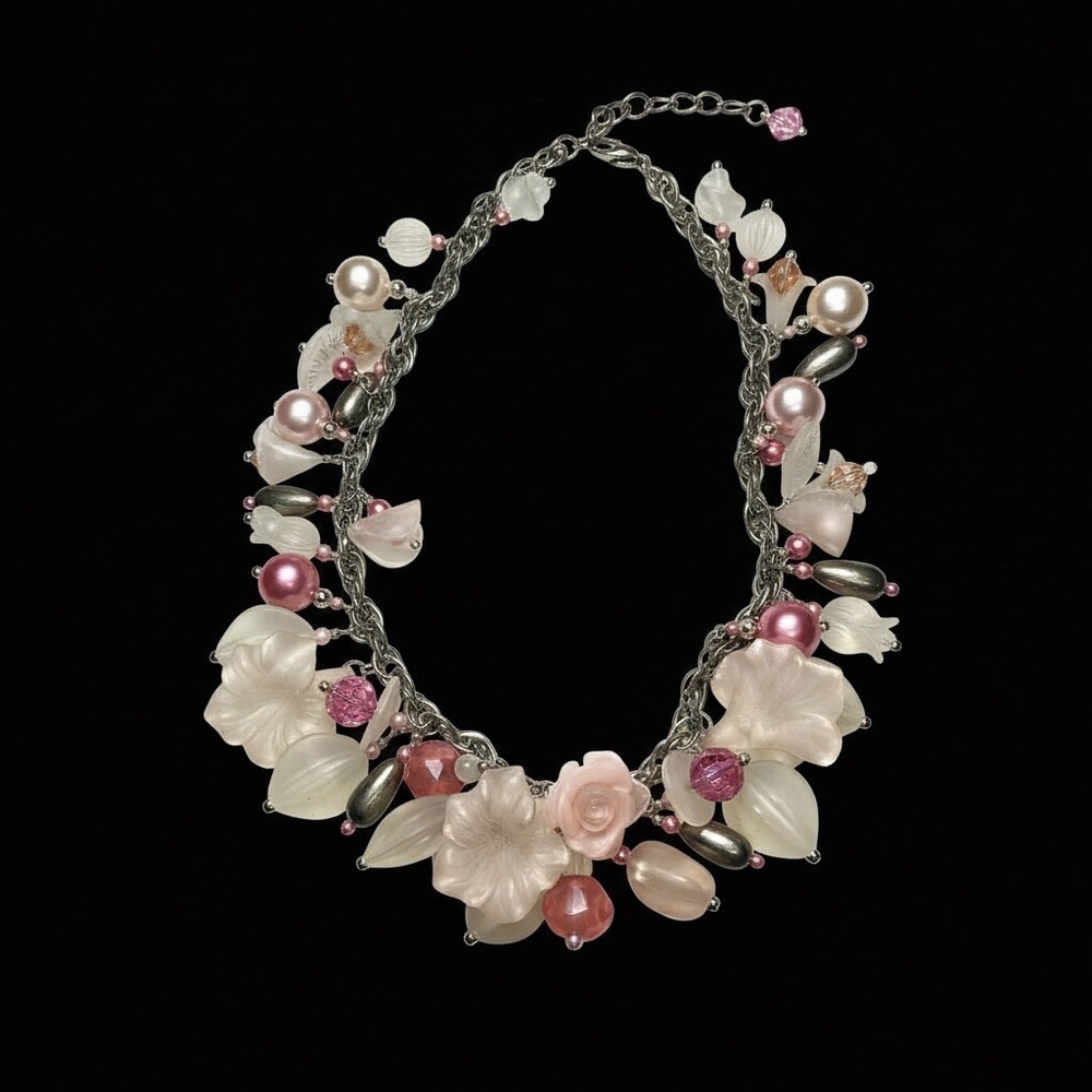 Unsigned Exquisite Vintage Floral Necklace